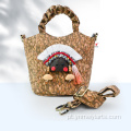 Bolsa balde de nicho estilo étnico com lindas decorações de boneca